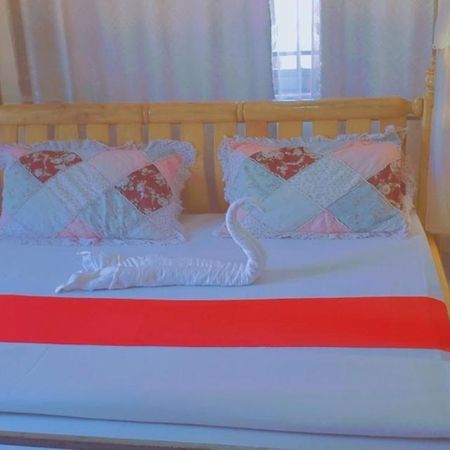 La Feve Beach Bed And Breakfast Hotel Entebbe Buitenkant foto