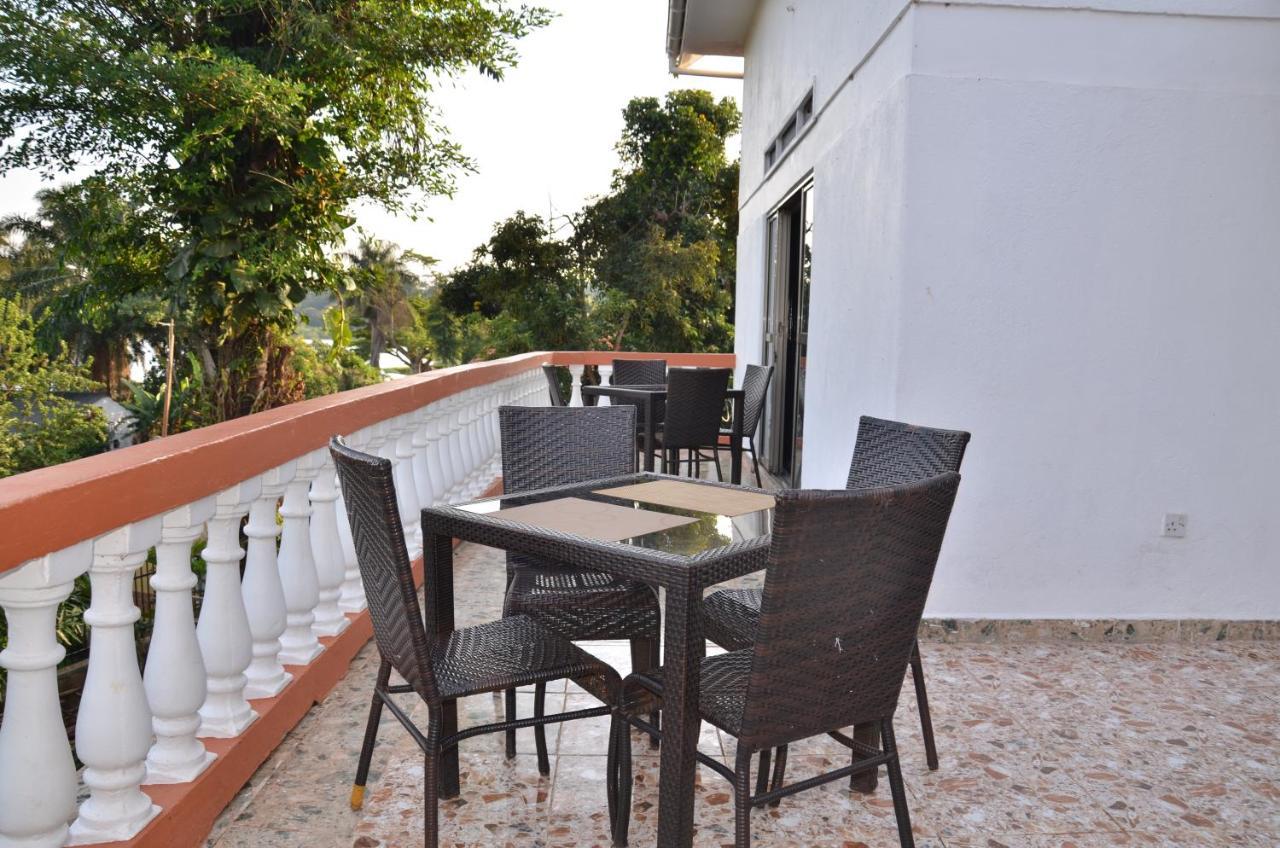 La Feve Beach Bed And Breakfast Hotel Entebbe Buitenkant foto