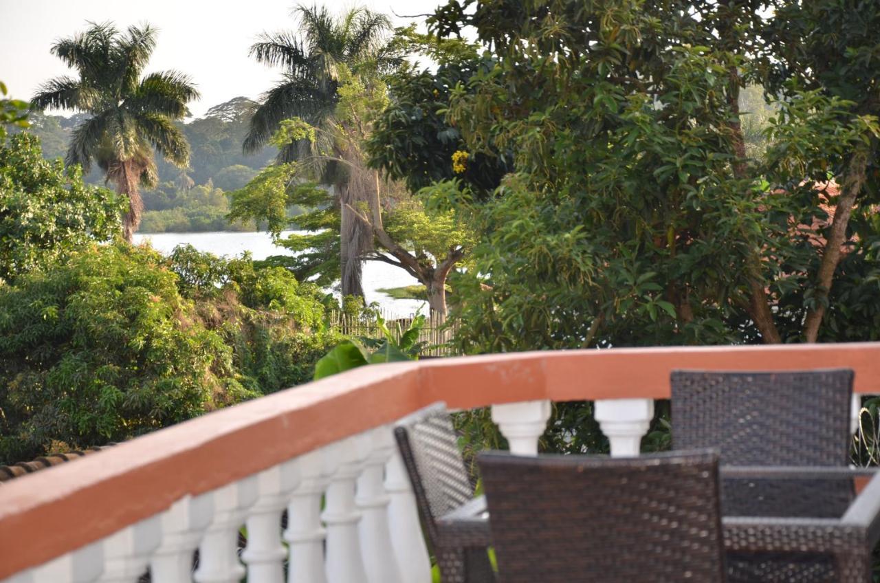 La Feve Beach Bed And Breakfast Hotel Entebbe Buitenkant foto